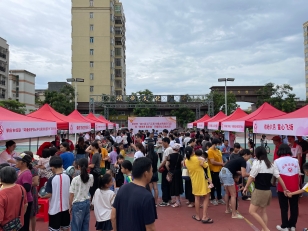 2023年6月17日,肇庆市“助力‘百千万工程’ 巾帼志愿者在行动”暨“她健康 粤幸福”关爱妇女公益活动在高要区禄步镇文化广场举办。 2023年6月17日,肇庆市“助力‘百千万工程’ 巾帼志愿者在行动”暨“她健康 粤幸福”关爱妇女公益活动在高要区禄步镇文化广场举办。